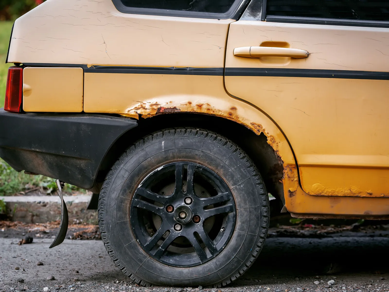 Un bas de caisse attaqué par la corrosion saline